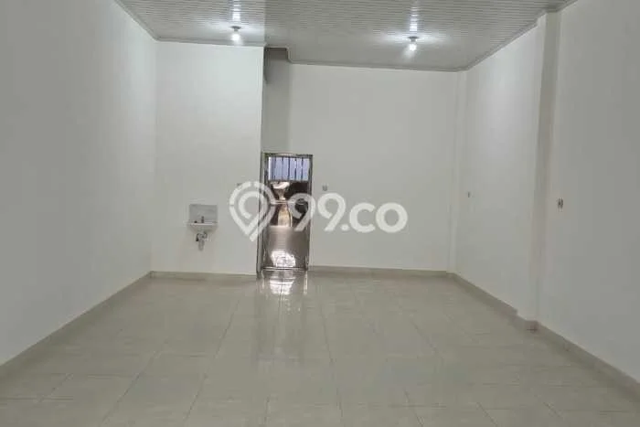 LOKASI BISNIS! Ruko For Rent Kawasan , Luas 90m2m², Jalan Utama LOKASI BISNIS! Ruko For Rent Kawasan , Luas 90m2m², Jalan Utama