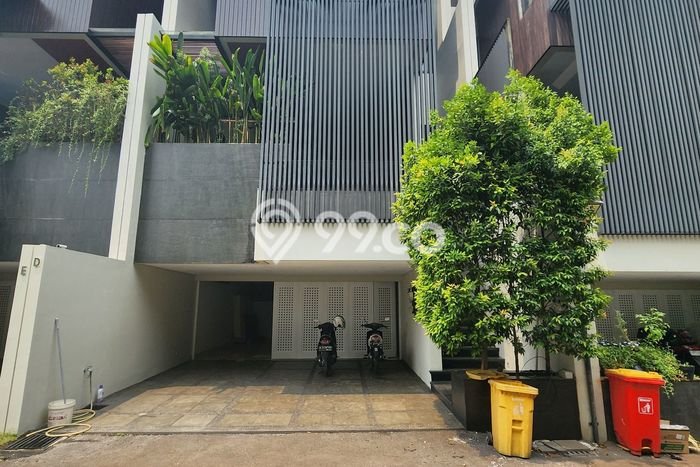 Dijual Rumah Premium dengan Fasilitas Sekitar Komplit di Cilandak, Jakarta Selatan Dijual Rumah Premium dengan Fasilitas Sekitar Komplit di Cilandak, Jakarta Selatan