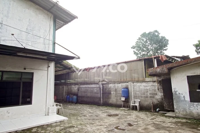 KAWASAN BISNIS! Gudang di Holis Cigondewah, Luas 1000m², Akses Utama KAWASAN BISNIS! Gudang di Holis Cigondewah, Luas 1000m², Akses Utama