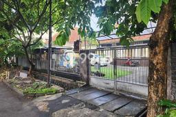 For Sale! Luxury House LT 1078m2 Desain Modern di Surabaya Kota For Sale! Luxury House LT 1078m2 Desain Modern di Surabaya Kota