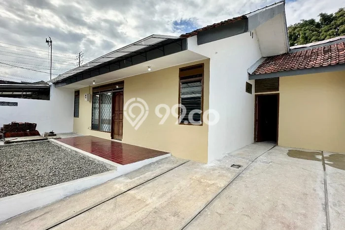 Jual Rumah Favorit Siap Huni LB 100m2 di Babakan Ciparay, Bandung Jual Rumah Favorit Siap Huni LB 100m2 di Babakan Ciparay, Bandung