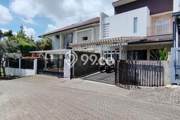 Rumah Mewah LB 280m2 Siap Huni Desain Elegan di Parongpong, Bandung Rumah Mewah LB 280m2 Siap Huni Desain Elegan di Parongpong, Bandung