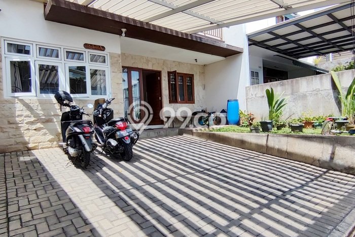 Rumah Mewah LB 280m2 Siap Huni Desain Elegan di Parongpong, Bandung Rumah Mewah LB 280m2 Siap Huni Desain Elegan di Parongpong, Bandung