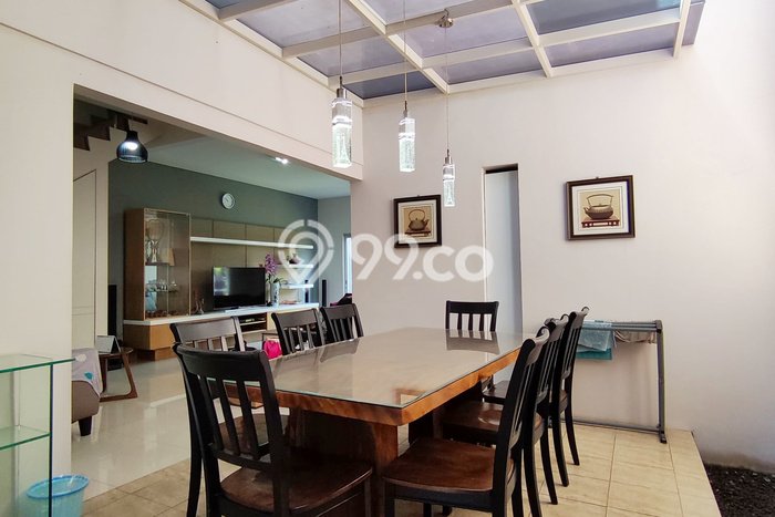 Rumah Mewah LB 280m2 Siap Huni Desain Elegan di Parongpong, Bandung Rumah Mewah LB 280m2 Siap Huni Desain Elegan di Parongpong, Bandung