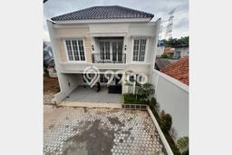 Rumah Luas Asri 3 KT Siap Pakai di Cinere Jakarta Selatan Rumah Luas Asri 3 KT Siap Pakai di Cinere Jakarta Selatan