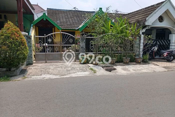 KESEMPATAN EMAS! Rumah Berkualitas area Lamongan Kota, Lamongan, Luas 147m2m² Bangunan 90m2m² KESEMPATAN EMAS! Rumah Berkualitas area Lamongan Kota, Lamongan, Luas 147m2m² Bangunan 90m2m²