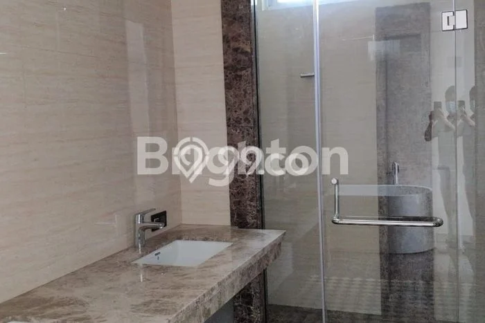 Rumah Elit LB 600m2 Siap Pakai Desain Elegan di Graha, Surabaya Rumah Elit LB 600m2 Siap Pakai Desain Elegan di Graha, Surabaya