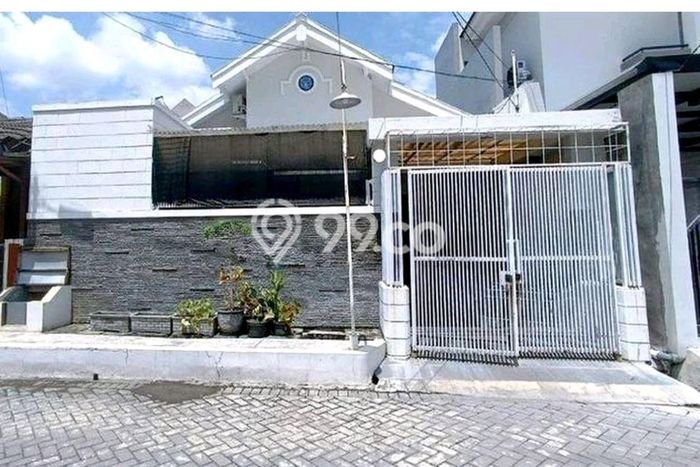 Rumah Modern 3 Kamar LT 180m2 di Surabaya Kota Rumah Modern 3 Kamar LT 180m2 di Surabaya Kota