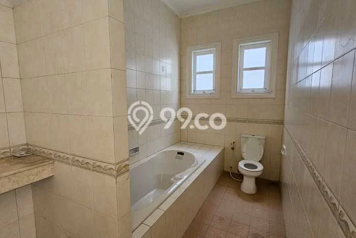 Dijual Rumah Luas Elegan Dengan View Cantik di Galaxy, Surabaya Dijual Rumah Luas Elegan Dengan View Cantik di Galaxy, Surabaya
