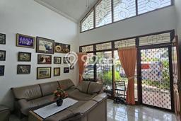 DIJUAL CEPAT! Rumah Nyaman di Surabaya Kota, Surabaya, Luas 300m² LB 200m² Bisa Nego! DIJUAL CEPAT! Rumah Nyaman di Surabaya Kota, Surabaya, Luas 300m² LB 200m² Bisa Nego!