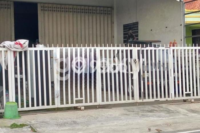 FOR SALE! Ruko di Kedamean Gresik, LT 240m2, LB 240m2 FOR SALE! Ruko di Kedamean Gresik, LT 240m2, LB 240m2