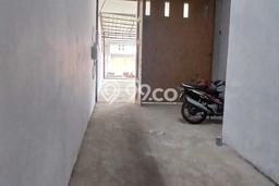 Disewakan! Rumah 3 Kamar Tidur &
3 Kamar Mandi di Batujajar, Bandung Disewakan! Rumah 3 Kamar Tidur &
3 Kamar Mandi di Batujajar, Bandung