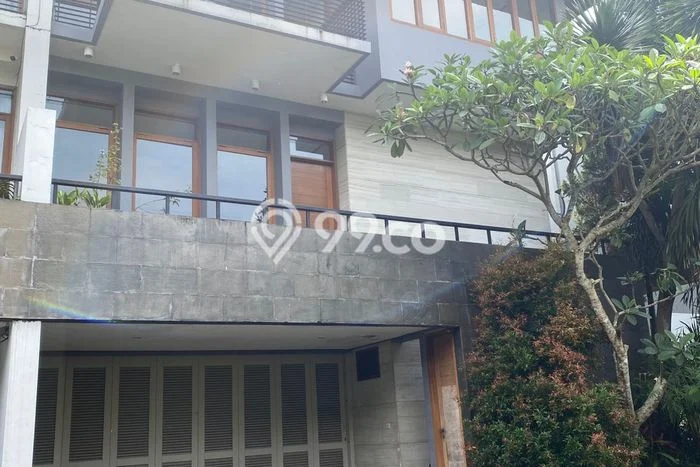 Disewakan! Rumah 3 Kamar Tidur &
3 Kamar Mandi di Setra Duta, Bandung Disewakan! Rumah 3 Kamar Tidur &
3 Kamar Mandi di Setra Duta, Bandung