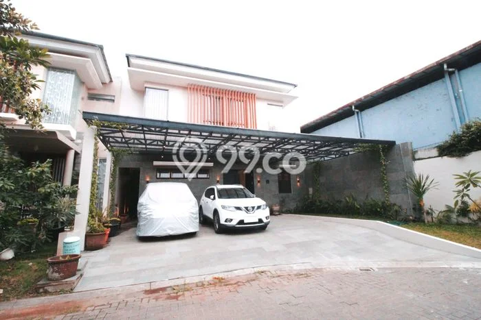 Rumah Mewah LB 240m2 Siap Pakai Desain Elegan di Maguwoharjo, Yogyakarta Rumah Mewah LB 240m2 Siap Pakai Desain Elegan di Maguwoharjo, Yogyakarta