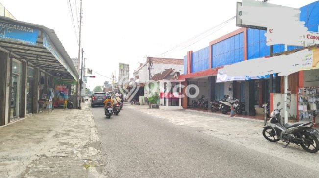 Unit Ruko Dijual di Banguntapan Bantul Luas Bangunan 450m2 Unit Ruko Dijual di Banguntapan Bantul Luas Bangunan 450m2