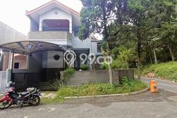 Bisa KPR! Rumah Strategis area Setra Duta, LT 180m2m² Bangunan 245m2m² Bisa KPR! Rumah Strategis area Setra Duta, LT 180m2m² Bangunan 245m2m²