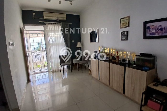 For Sale Hunian Rumah Terawat 4 KT di Sariwangi, Bandung For Sale Hunian Rumah Terawat 4 KT di Sariwangi, Bandung