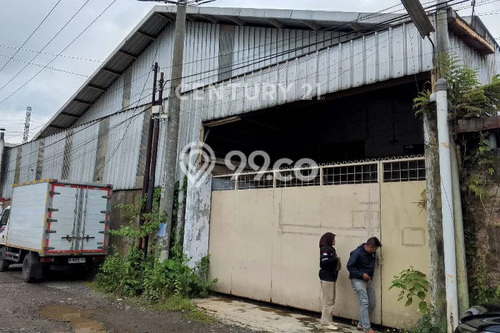 Disewakan Gudang di Kawasan Ramai Kopo Luas 2800m2 Disewakan Gudang di Kawasan Ramai Kopo Luas 2800m2