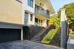 Ready to Use! Premium House LT 768m2 Desain Modern di Pondok Indah Ready to Use! Premium House LT 768m2 Desain Modern di Pondok Indah