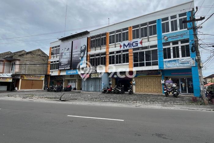 Ruko Dijual Lokasi Emas di Pekanbaru Kota Luas 240m2 Ruko Dijual Lokasi Emas di Pekanbaru Kota Luas 240m2