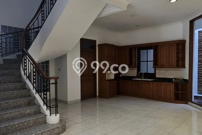 BEST LOCATION! Rumah di , Akses ke Stasiun, 4 KT, Luas 240m2m² LB 360m2m² BEST LOCATION! Rumah di , Akses ke Stasiun, 4 KT, Luas 240m2m² LB 360m2m²