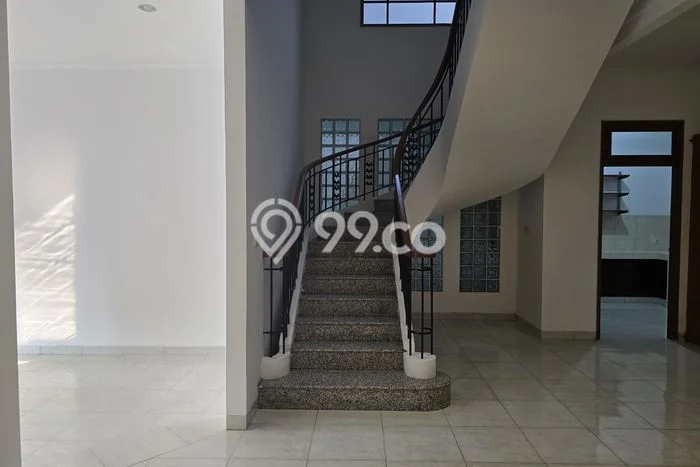 BEST LOCATION! Rumah di , Akses ke Stasiun, 4 KT, Luas 240m2m² LB 360m2m² BEST LOCATION! Rumah di , Akses ke Stasiun, 4 KT, Luas 240m2m² LB 360m2m²