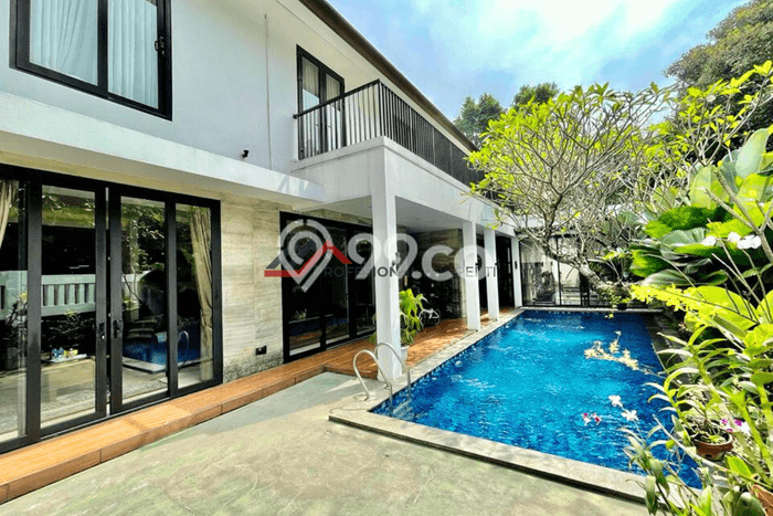 Ready to Use! Luxury House LT 425m2 Desain Elegan di Kemang Ready to Use! Luxury House LT 425m2 Desain Elegan di Kemang