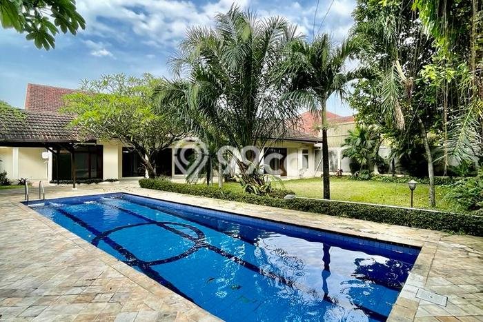 Rumah Elit LB 500m2 Siap Pakai Desain Elegan di Kemang, Jakarta Selatan Rumah Elit LB 500m2 Siap Pakai Desain Elegan di Kemang, Jakarta Selatan