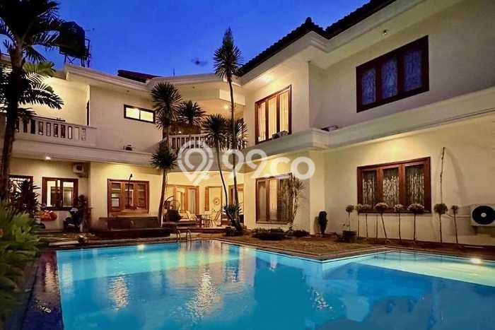 For Sale! Luxury House LT 600m2 Desain Modern di Kemang For Sale! Luxury House LT 600m2 Desain Modern di Kemang