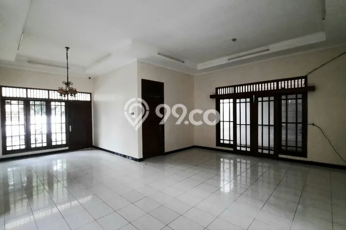 BEST CHOICE! Rumah di Pasar Minggu, 4 KT, Dekat Mall, LT 300m2m² LB 200m2m² BEST CHOICE! Rumah di Pasar Minggu, 4 KT, Dekat Mall, LT 300m2m² LB 200m2m²