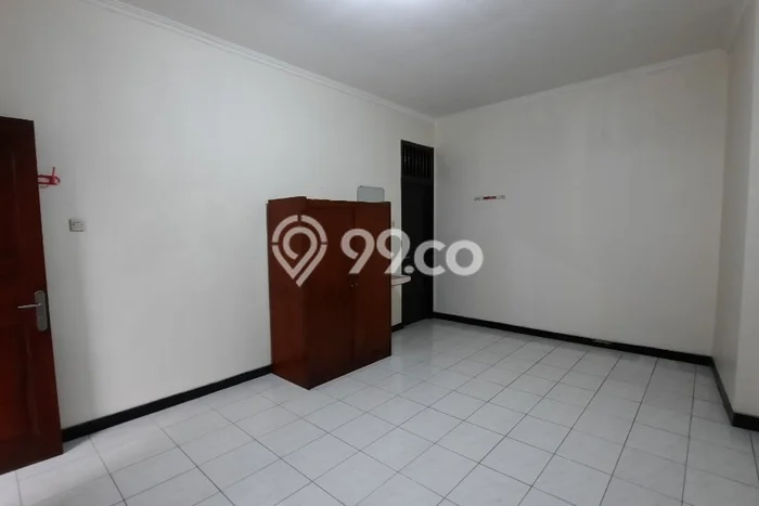 BEST CHOICE! Rumah di Pasar Minggu, 4 KT, Dekat Mall, LT 300m2m² LB 200m2m² BEST CHOICE! Rumah di Pasar Minggu, 4 KT, Dekat Mall, LT 300m2m² LB 200m2m²