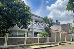 Rumah di Kopo, Bandung, Luas 321m² Bangunan 482m² Rumah di Kopo, Bandung, Luas 321m² Bangunan 482m²