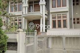 Rumah Elit Modern Tanpa Renovasi di Dago Bandung Rumah Elit Modern Tanpa Renovasi di Dago Bandung
