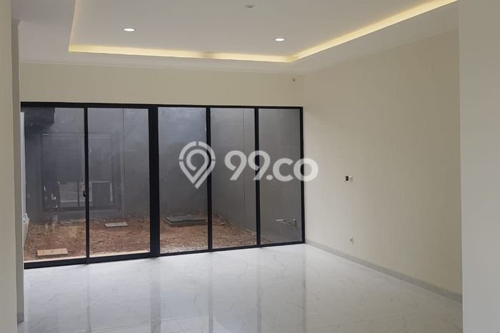 Hunian Mewah LB 250m2 Siap Pakai Desain Elegan di Suvarna Sutera, Tangerang Hunian Mewah LB 250m2 Siap Pakai Desain Elegan di Suvarna Sutera, Tangerang