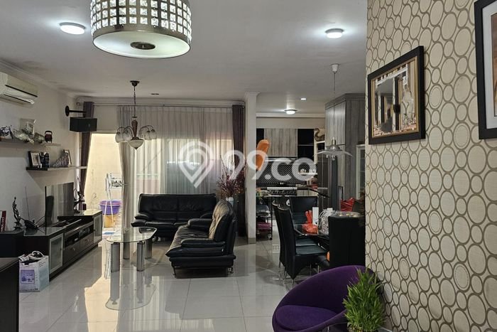 Jual Rumah Mewah Megah Dengan View Eksklusif di Srengseng, Jakarta Barat Jual Rumah Mewah Megah Dengan View Eksklusif di Srengseng, Jakarta Barat