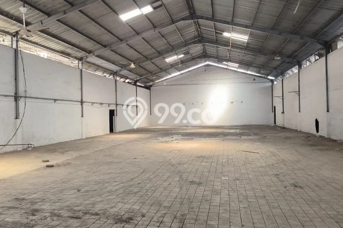 Unit Gudang Paling Strategis di Cipondoh Tangerang dengan LB 800m2 Unit Gudang Paling Strategis di Cipondoh Tangerang dengan LB 800m2