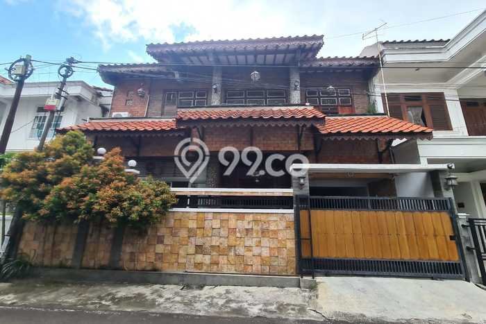 Rumah Strategis Modern Lb 236m2 di Kartasura, Sukoharjo Rumah Strategis Modern Lb 236m2 di Kartasura, Sukoharjo