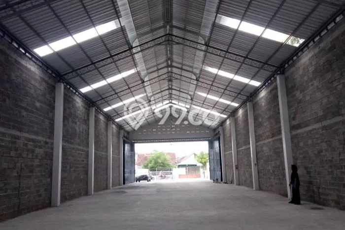 Gudang Disewa di Karanganyar dengan LB 500m2 Area Komersial Ramai Gudang Disewa di Karanganyar dengan LB 500m2 Area Komersial Ramai