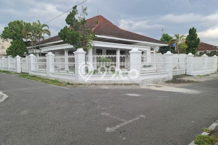 Hot Offer Hunian Mewah Ideal dan Luas di Laweyan, Solo Hot Offer Hunian Mewah Ideal dan Luas di Laweyan, Solo