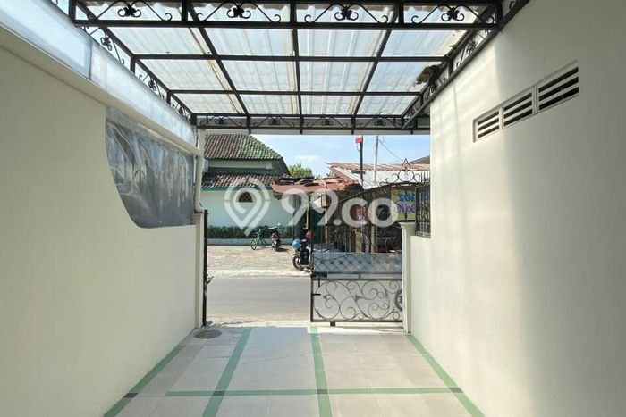 For Sale Rumah 2 Kamar Lokasi Ideal Bagus dan Strategis di Laweyan For Sale Rumah 2 Kamar Lokasi Ideal Bagus dan Strategis di Laweyan