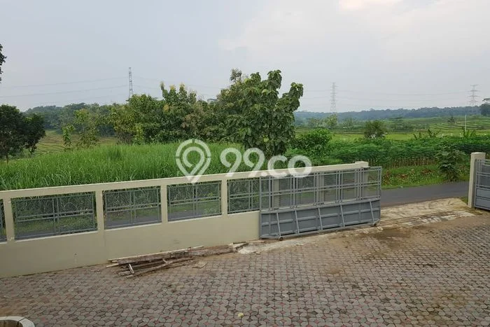 Area Ramai! Gudang Dijual di Mojogedang untuk Bisnis Luas Bangunan 1750m2 Area Ramai! Gudang Dijual di Mojogedang untuk Bisnis Luas Bangunan 1750m2