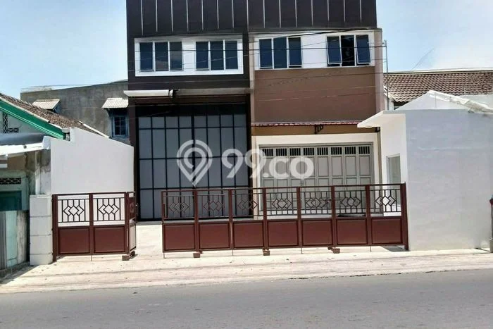 Disewakan Ruko di Pusat Kota Surakarta Ramai Strategis Disewakan Ruko di Pusat Kota Surakarta Ramai Strategis