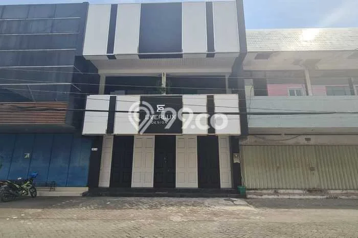 Ruko Dijual di Prime Area Surakarta Luas 200m2 Ruko Dijual di Prime Area Surakarta Luas 200m2