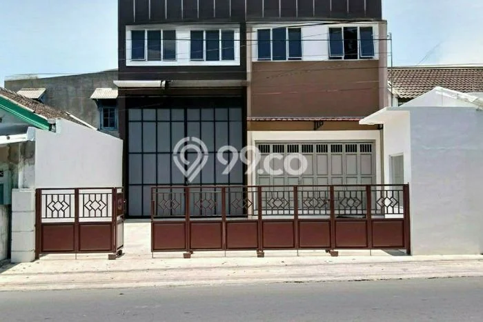 Disewakan Ruko di Pusat Kota Surakarta Ramai Strategis Disewakan Ruko di Pusat Kota Surakarta Ramai Strategis