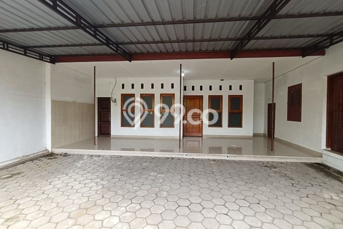 Lokasi strategis! Rumah siap pakai dikontrakkan di Colomadu LB 100m2 Lokasi strategis! Rumah siap pakai dikontrakkan di Colomadu LB 100m2