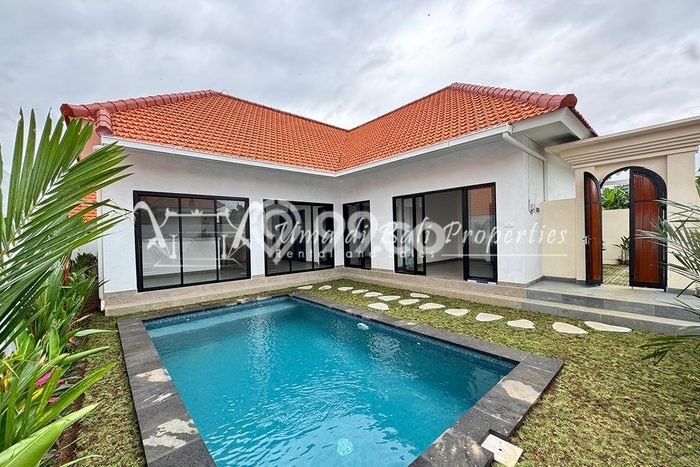 SPECIAL RATE! Rumah area Umalas, 3 KT, Lingkungan Sejuk, LT 200m² Bangunan 175m² SPECIAL RATE! Rumah area Umalas, 3 KT, Lingkungan Sejuk, LT 200m² Bangunan 175m²