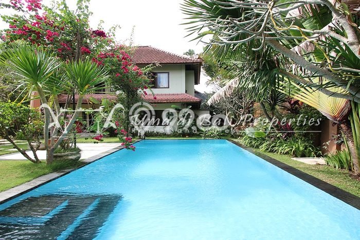 Disewakan Rumah Strategis LT 450m2 / LB 215m2 di Umalas, Badung Disewakan Rumah Strategis LT 450m2 / LB 215m2 di Umalas, Badung