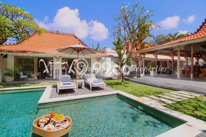 Sewa Rumah Nyaman LT 600m2 / LB 280m2 di Canggu, Badung Sewa Rumah Nyaman LT 600m2 / LB 280m2 di Canggu, Badung