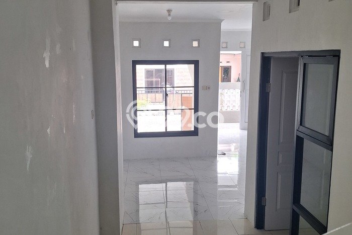 Rumah Strategis Minimalis Lb 120m2 di Banyumanik, Semarang Rumah Strategis Minimalis Lb 120m2 di Banyumanik, Semarang