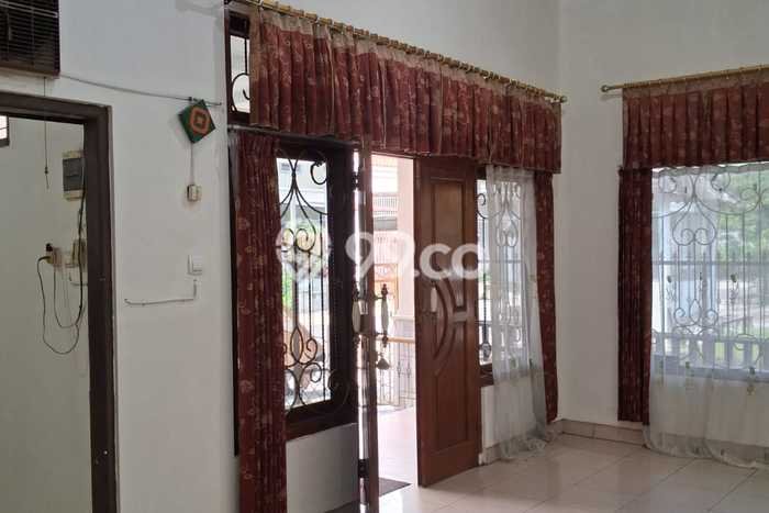 Rumah Eksklusif Dijual LT 166m2 di Semarang Timur, Semarang Rumah Eksklusif Dijual LT 166m2 di Semarang Timur, Semarang